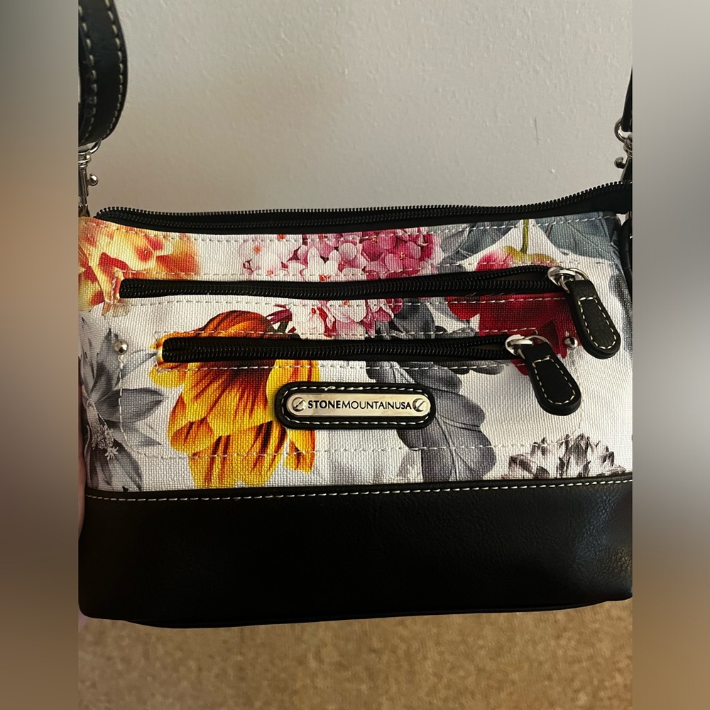 NWOT Stonemountain USA Floral Crossbody Purse